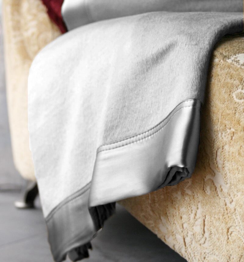 Vaikun Luxury Silk Blanket – Soft & Lightweight - Image 4