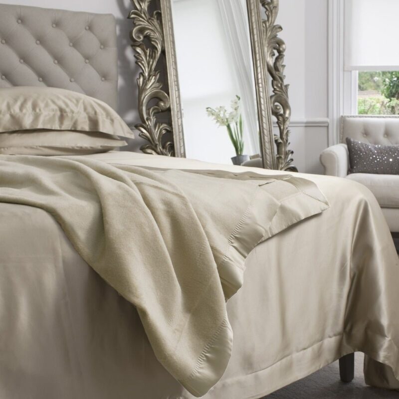 Vaikun Luxury Silk Blanket – Soft & Lightweight - Image 5