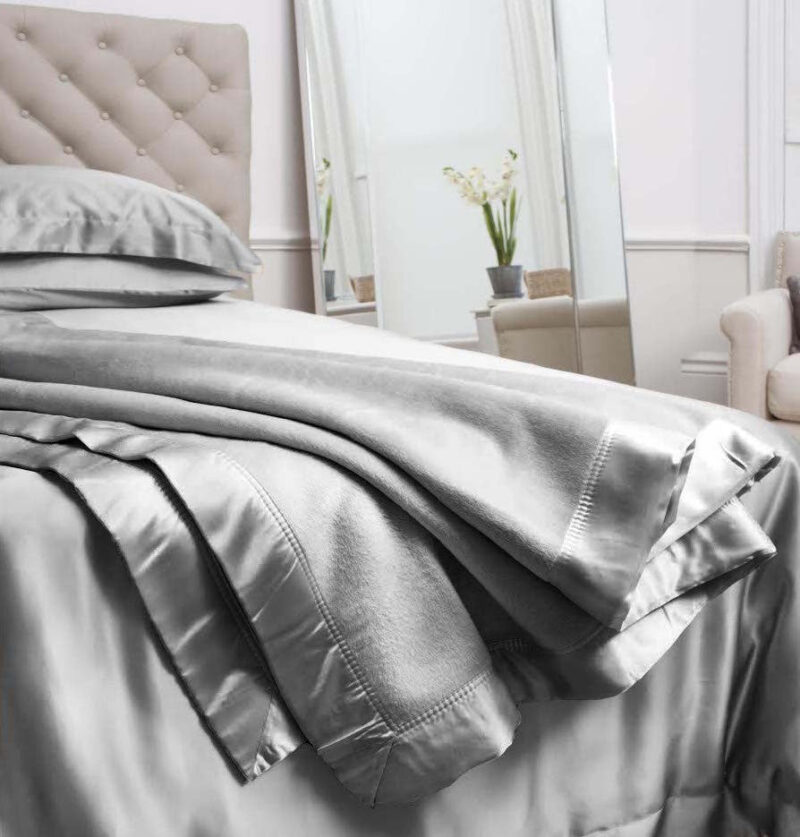 Vaikun Luxury Silk Blanket – Soft & Lightweight - Image 3