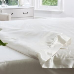 Vaikun Silk Duvet Cover – Smooth & Elegant Bedding